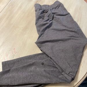 Size 12 Heather Grey On The Fly Pant by Lululemon 7/8 Length